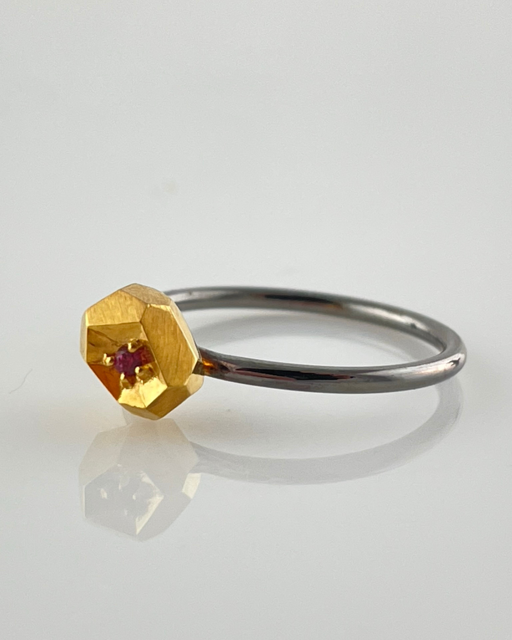 Facets ring