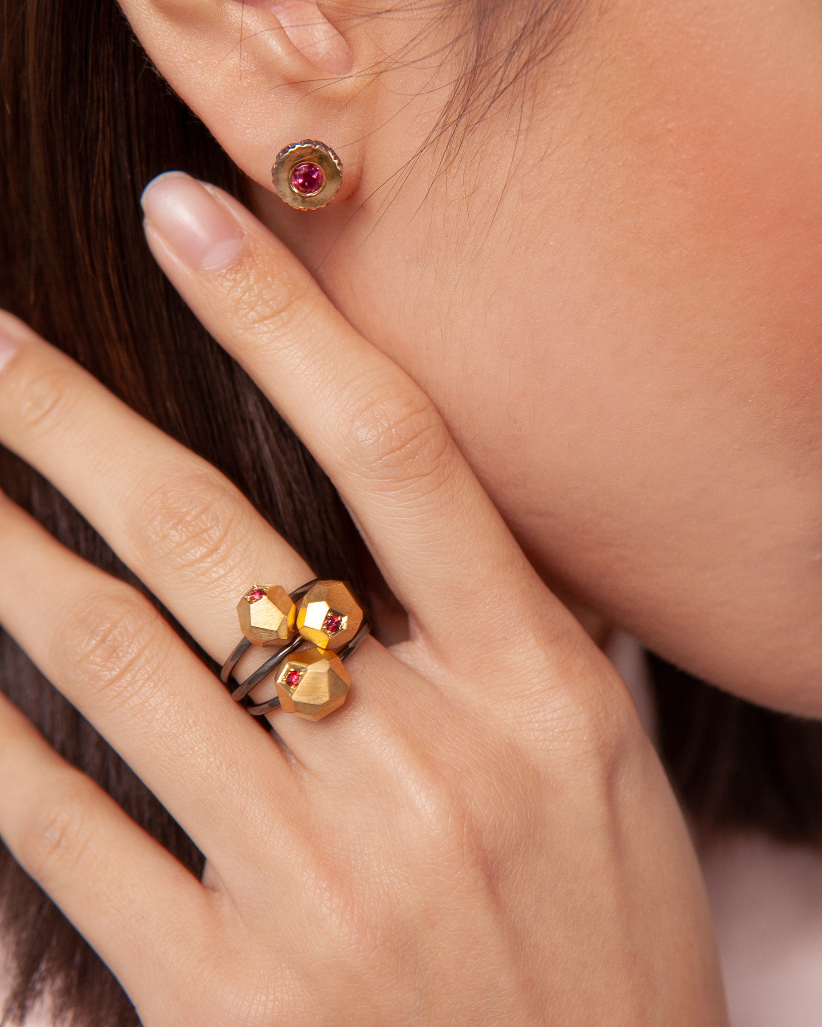 Facets ring